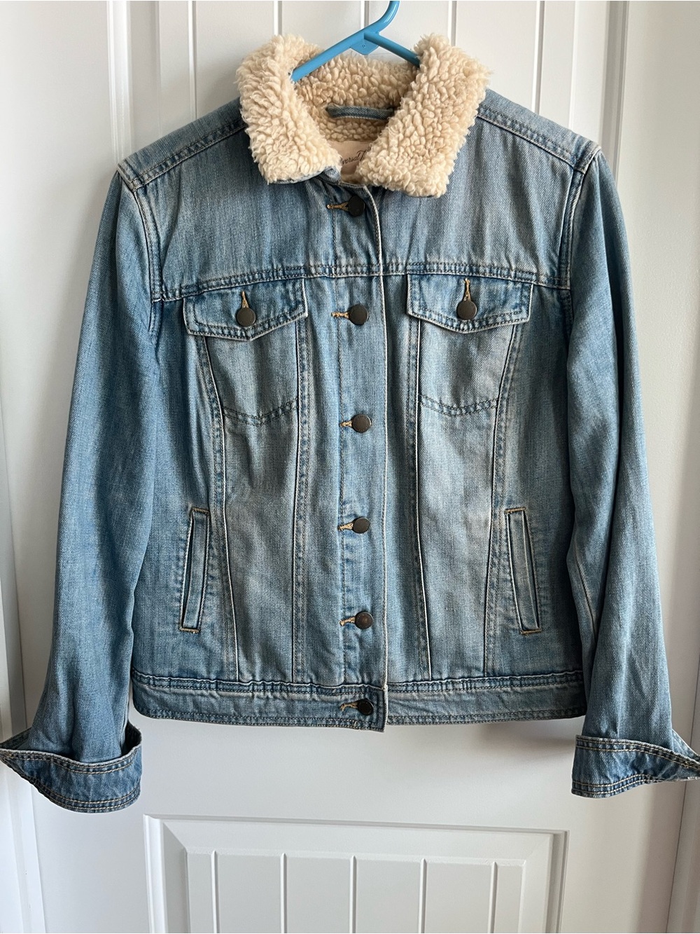 Universal Thread Light Blue Denim Jacket with Cream Sherpa Lining